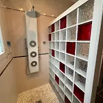 Rez-de-chaussee De Plain-pied Avec Parking Prive Au Centre