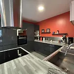Apartment Rez-de-chaussee De Plain-pied Avec Parking Prive Au Centre *