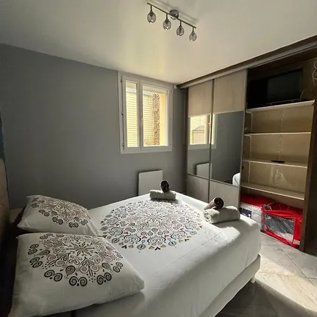 Rez-de-chaussee De Plain-pied Avec Parking Prive Au Centre Lägenhet