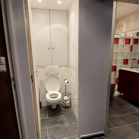 Rez-de-chaussee De Plain-pied Avec Parking Prive Au Centre Dieppe