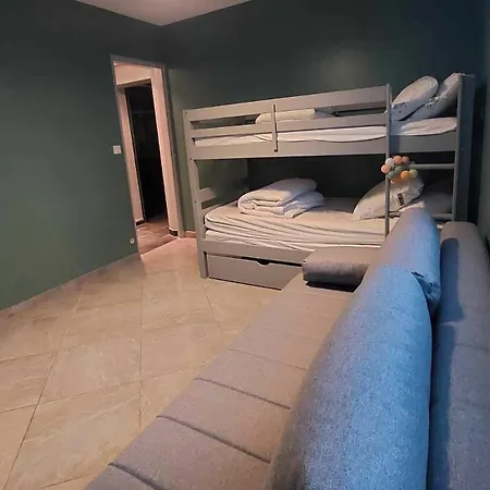 Rez-de-chaussee De Plain-pied Avec Parking Prive Au Centre